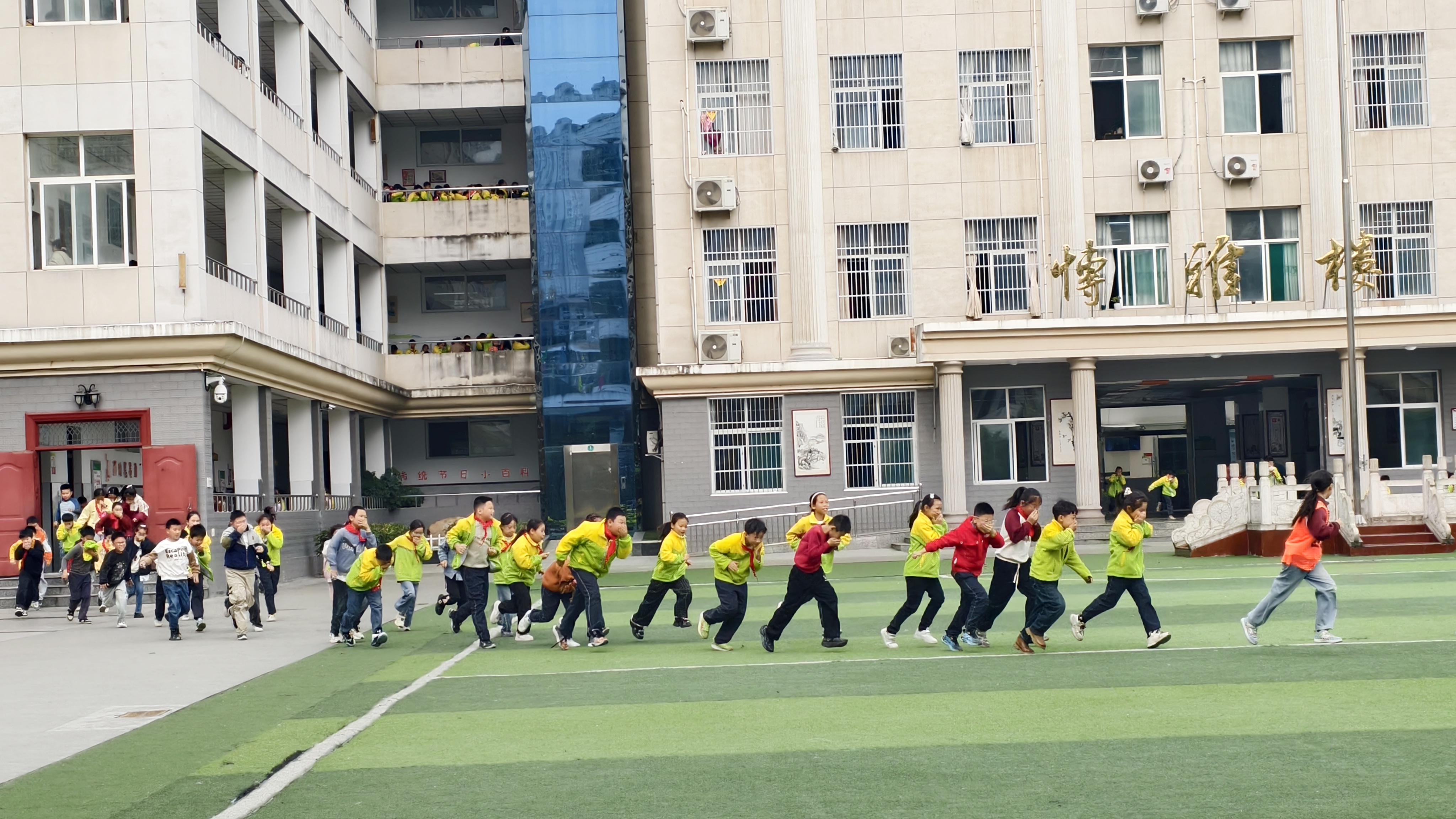 汉阴县第一小学筑牢校园安全“防火墙”