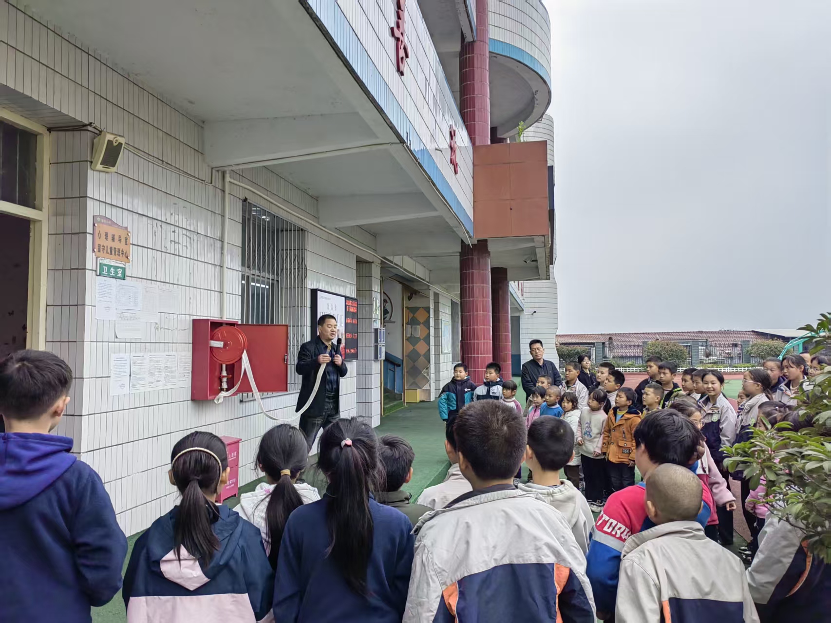 汉阴县高梁小学开展消防疏散演练