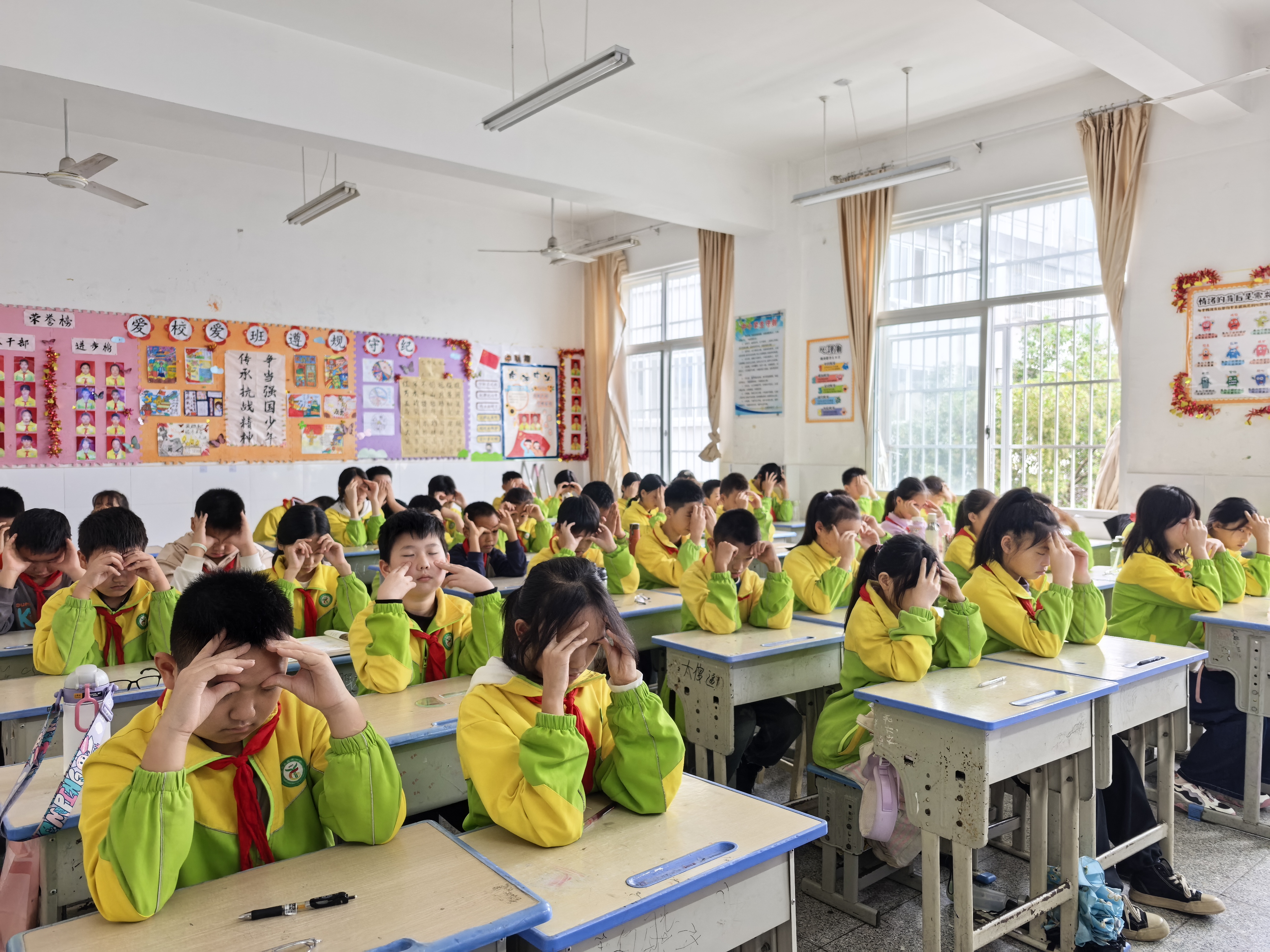 汉阴县第一小学有序开展秋季视力检测 守护学生“睛”彩世界