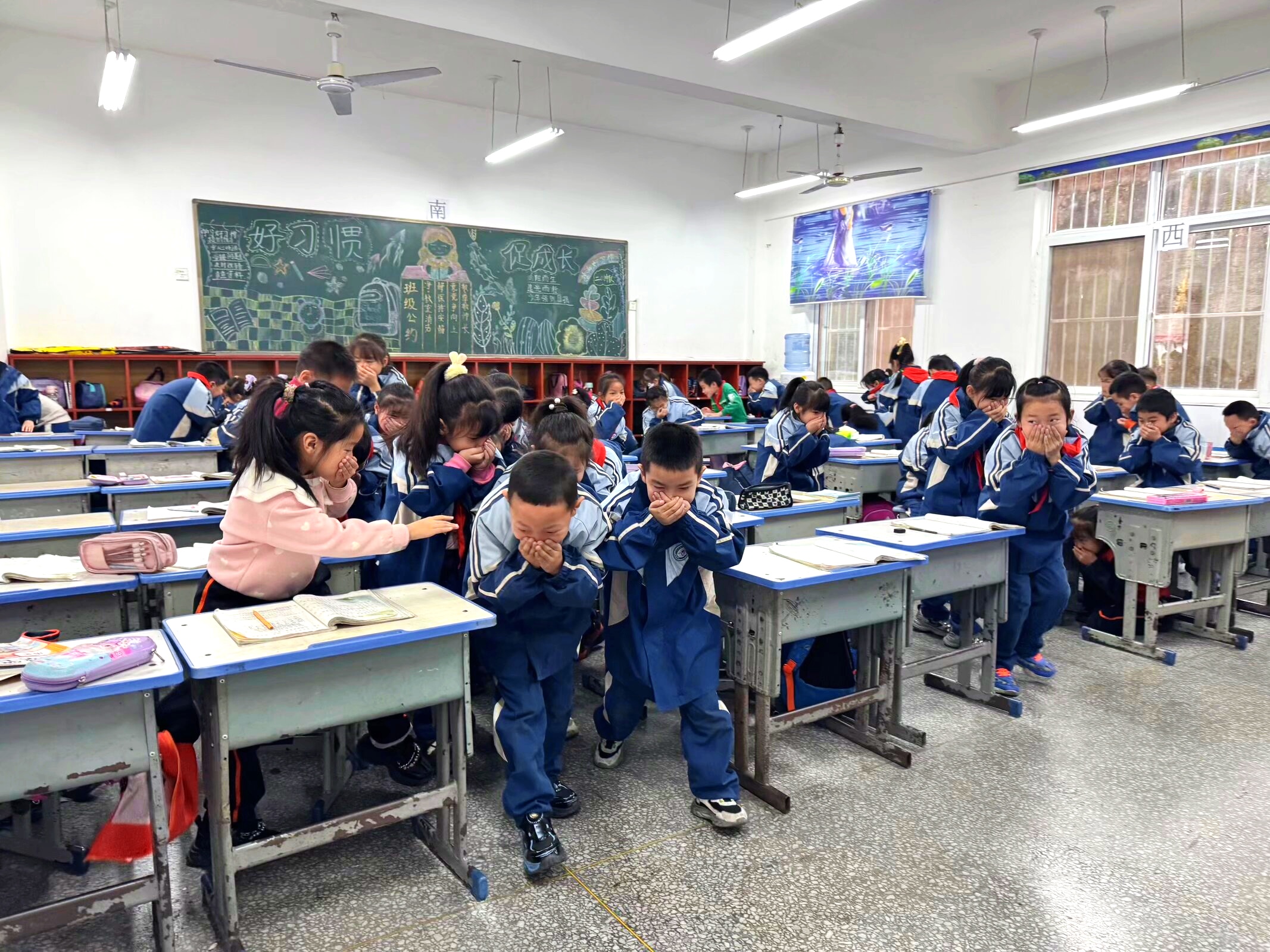 汉阴县汉阳镇中心小学开展消防安全应急疏散演练活动