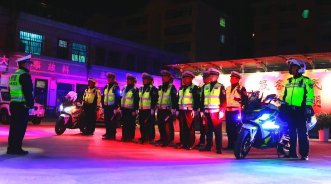 汉阴交警创新采用“快闪”勤务模式开展集中整治行动