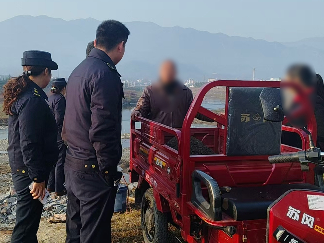 汉阴县涧池镇综合行政执法队成功处置一起非法采砂行为