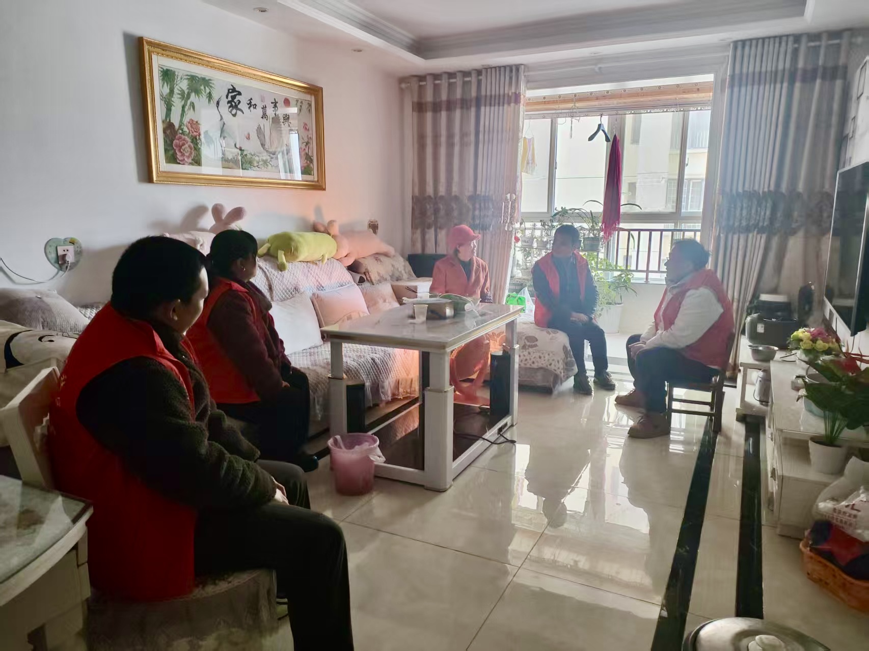 汉阴县城关镇城东社区：温情“敲门”不停步 守护独居老人“夕阳暖”