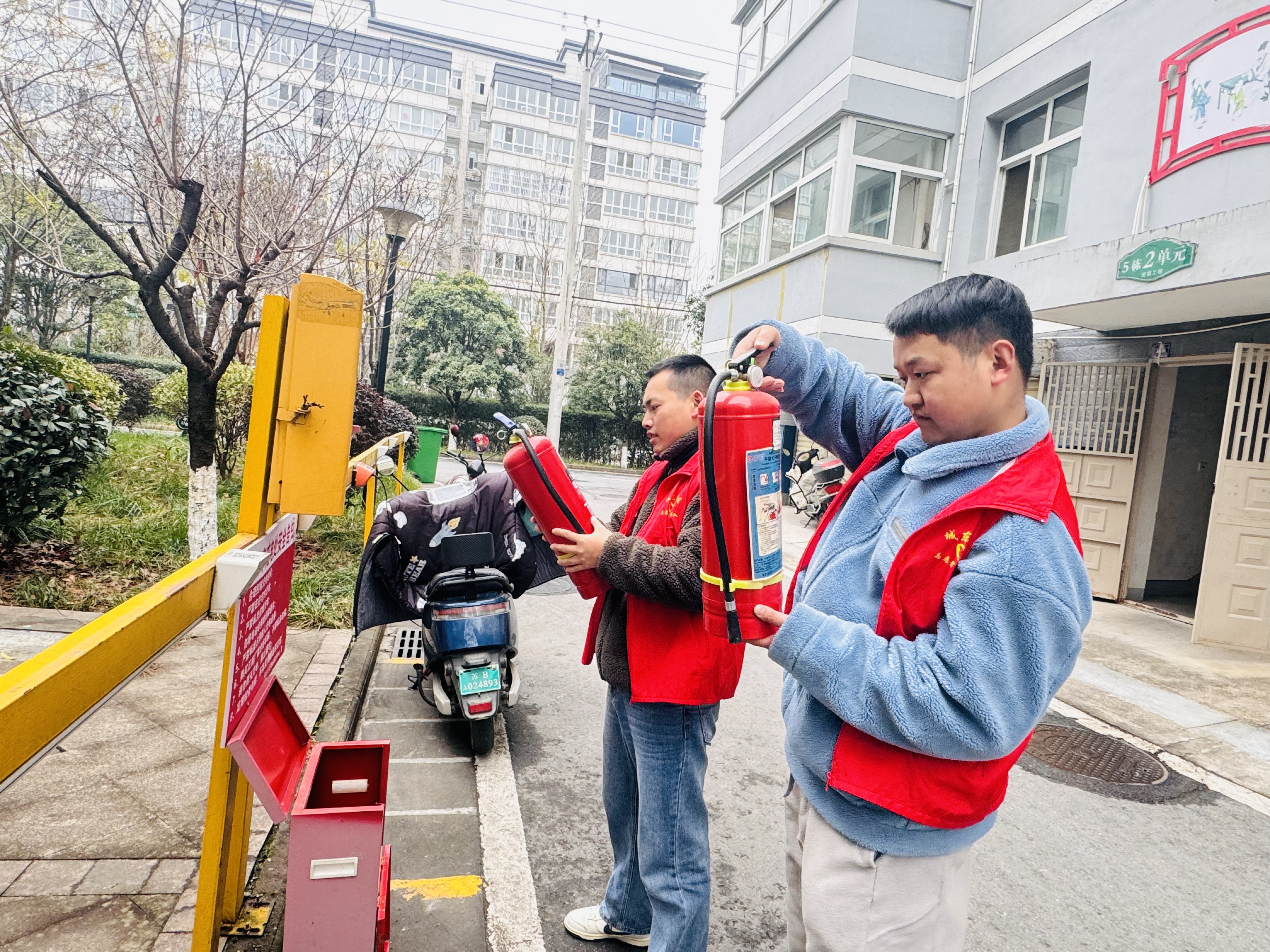汉阴县城关镇城东社区：党建领航护民安 精查细防除火患