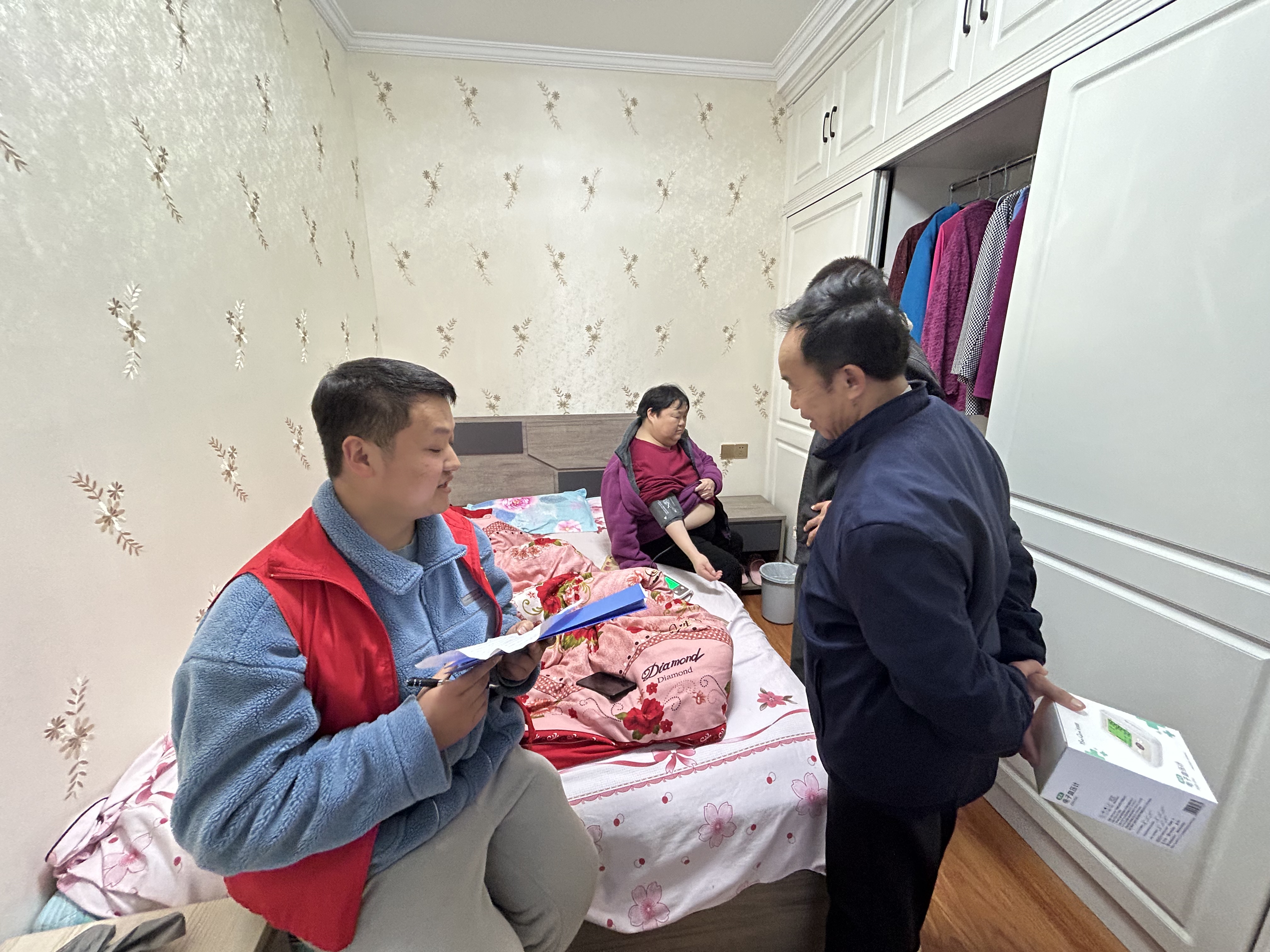 汉阴县城东社区为行动不便老人打造“安全港湾”