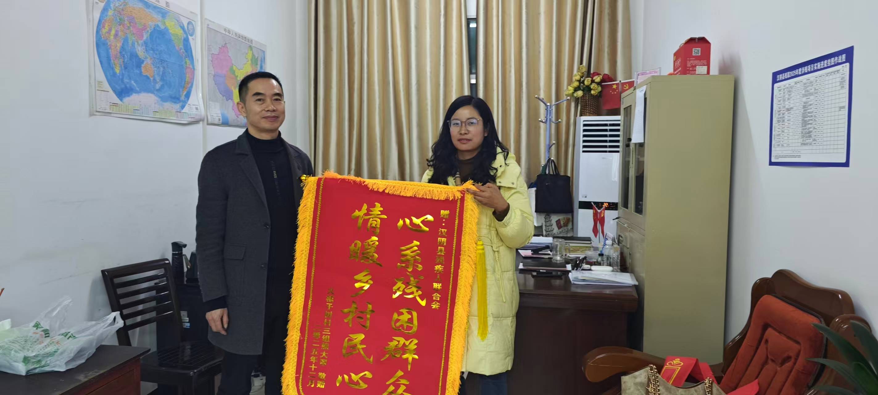 汉阴：一面锦旗映初心 点滴服务暖民心