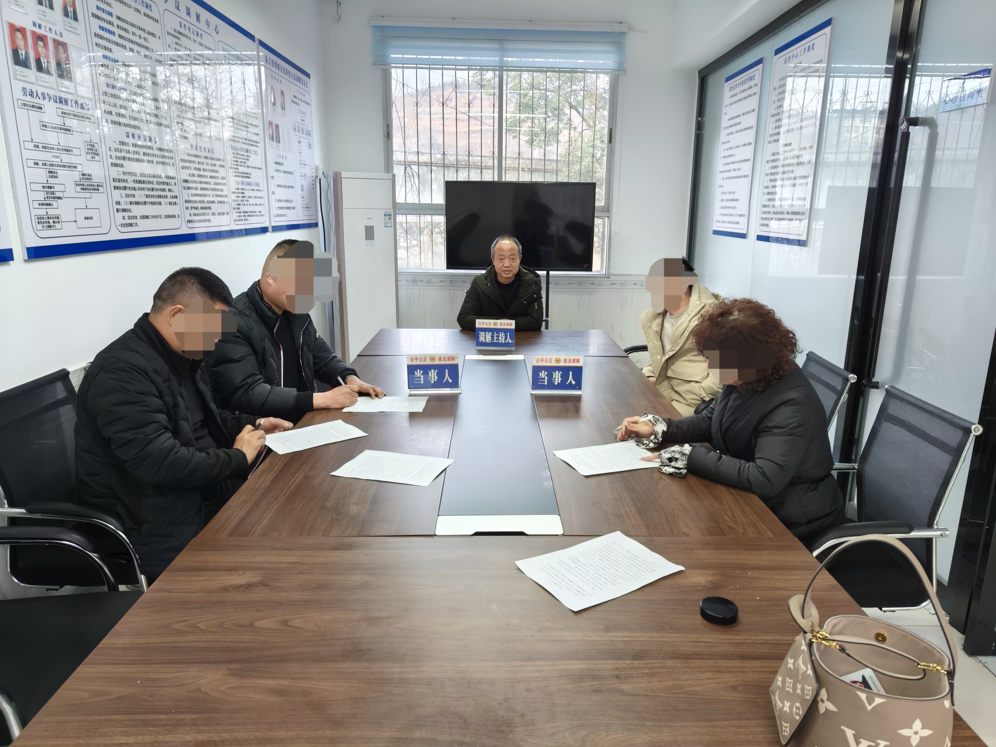 汉阴县城关镇调委会成功调处一起跨国退伙纠纷