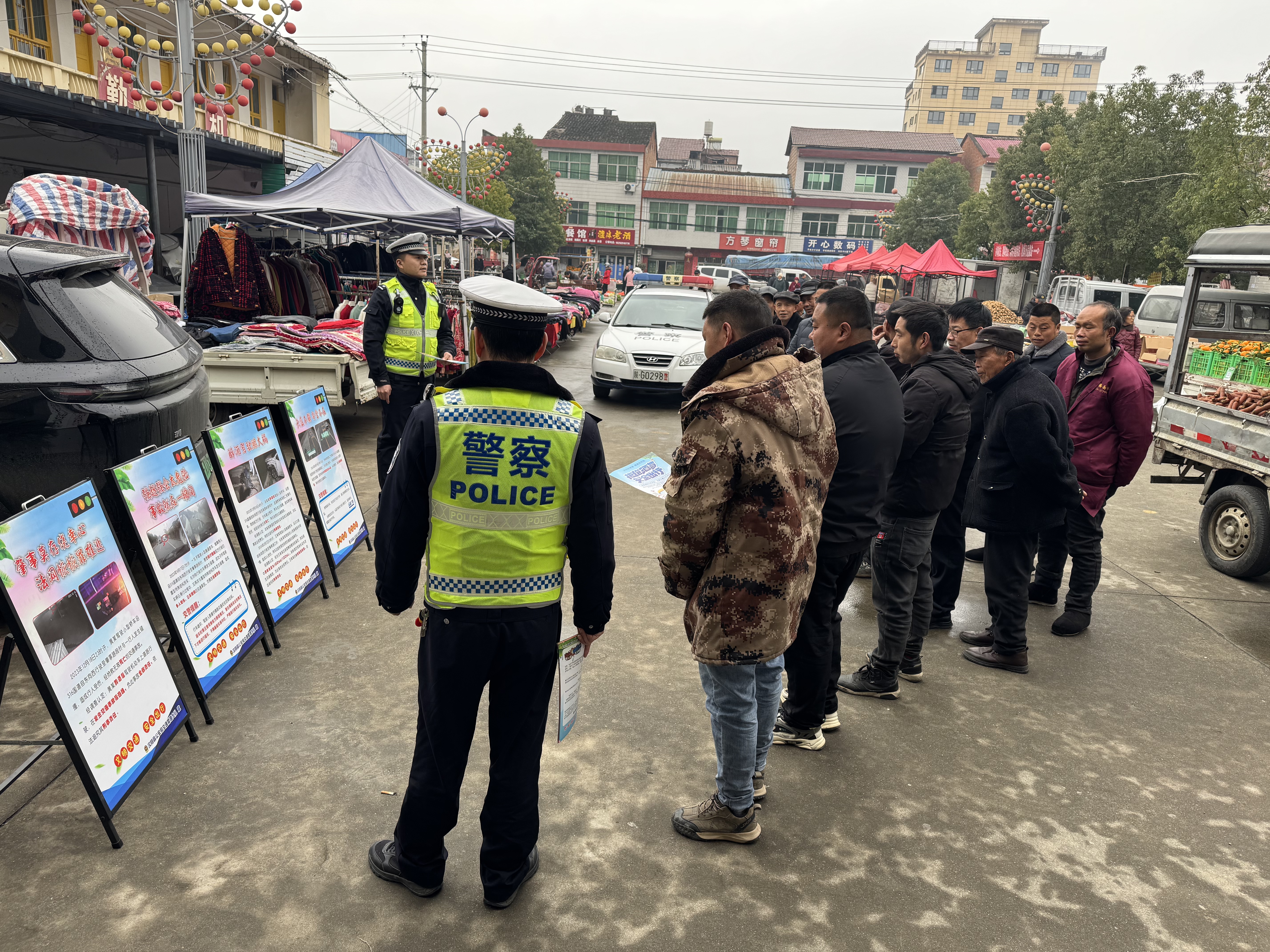 汉阴公安交警深入推进冬季交通安全宣传活动