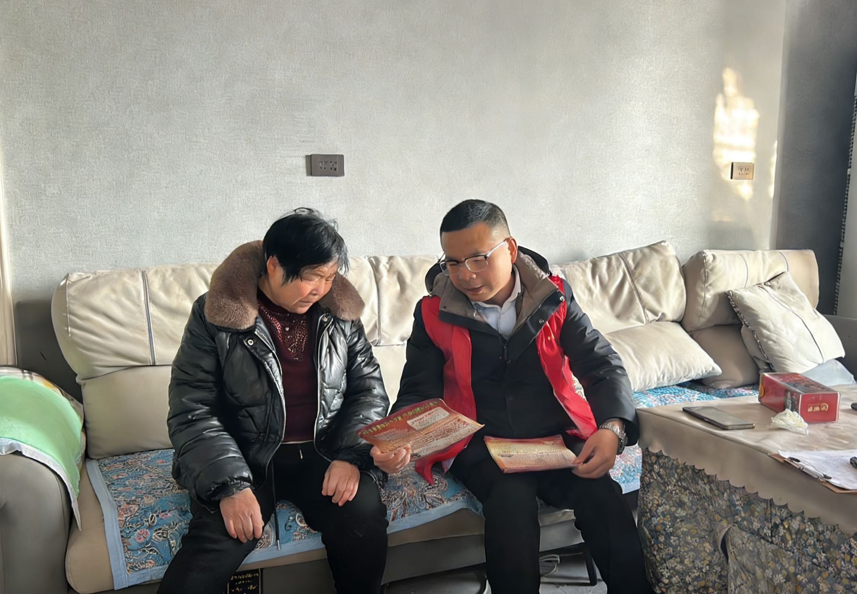 城关镇城东社区织密岁末平安守护网