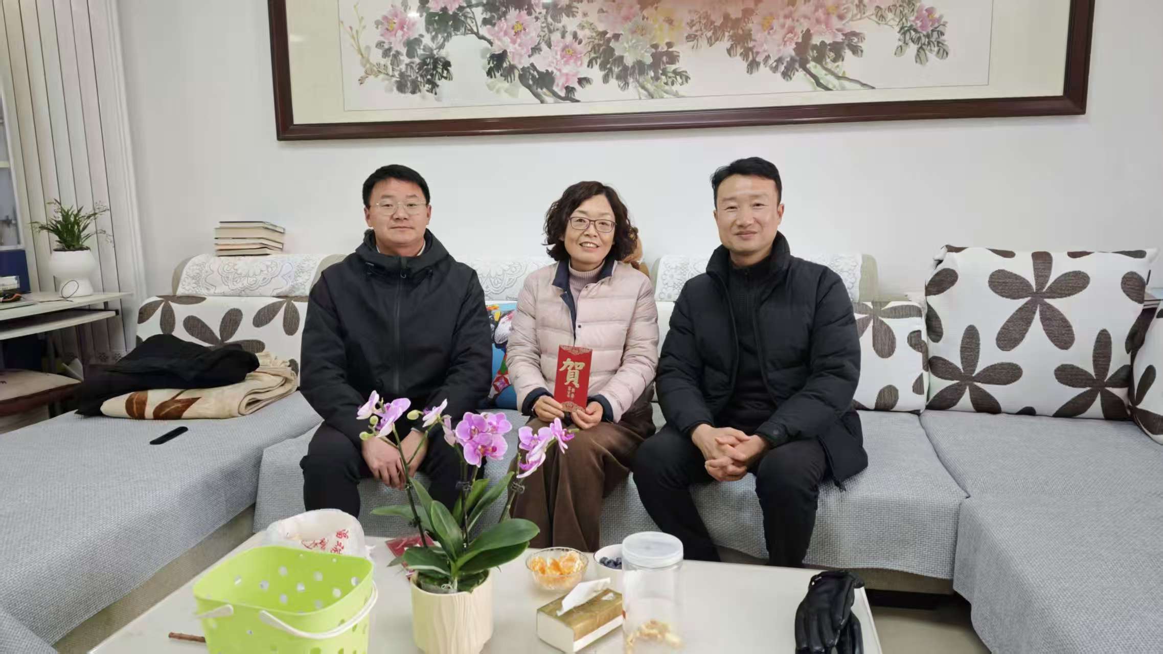 汉阴县初级中学党支部开展2026年春节走访慰问退休教师主题党日活动