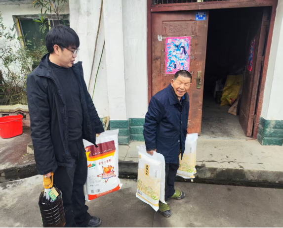 漩涡镇塔岭村驻村工作队“五个一”行动绘就民生暖卷