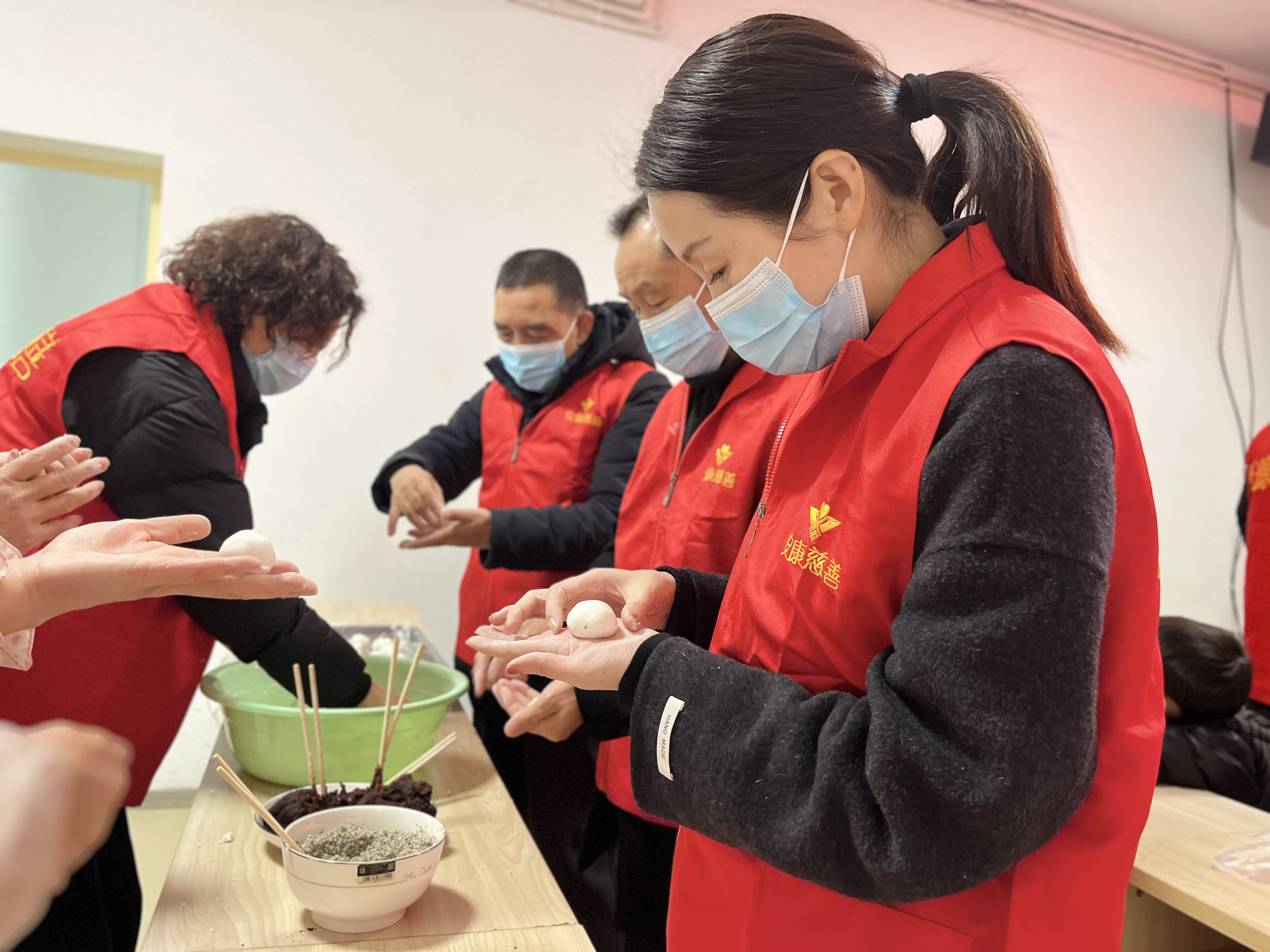 汉阴县城关镇李家台社区：邻里情深暖心田 幸福家园话团圆