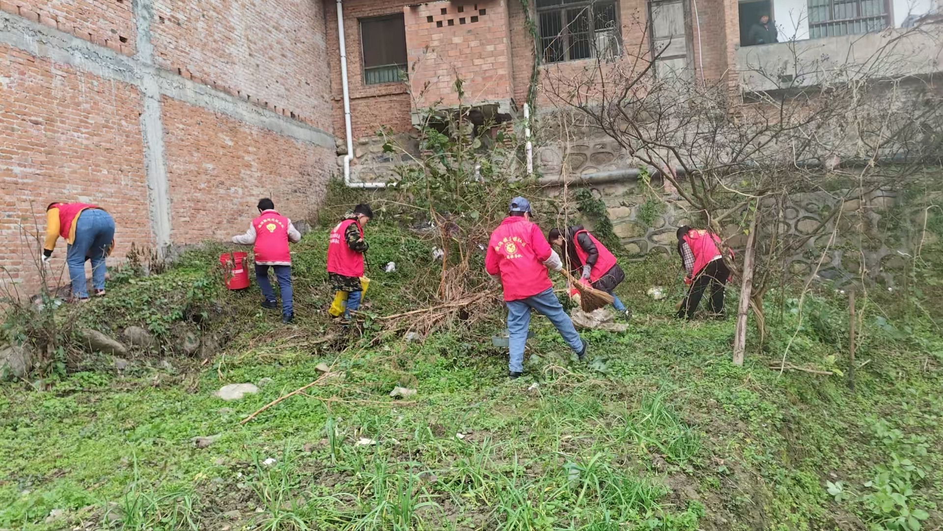 漩涡镇：环境卫生大清理  焕新乡村启新程