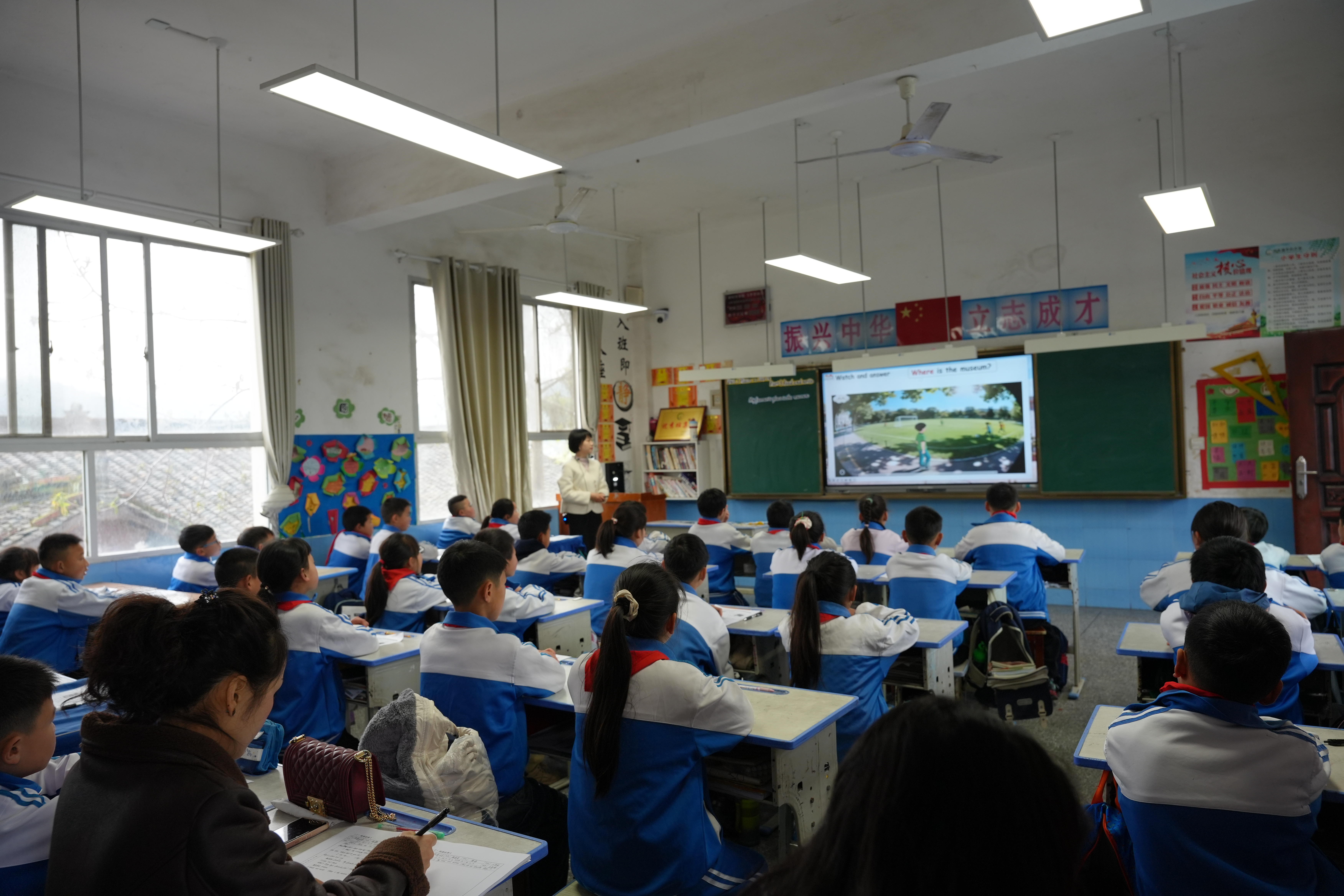 送教下乡促交流   携手共进助成长