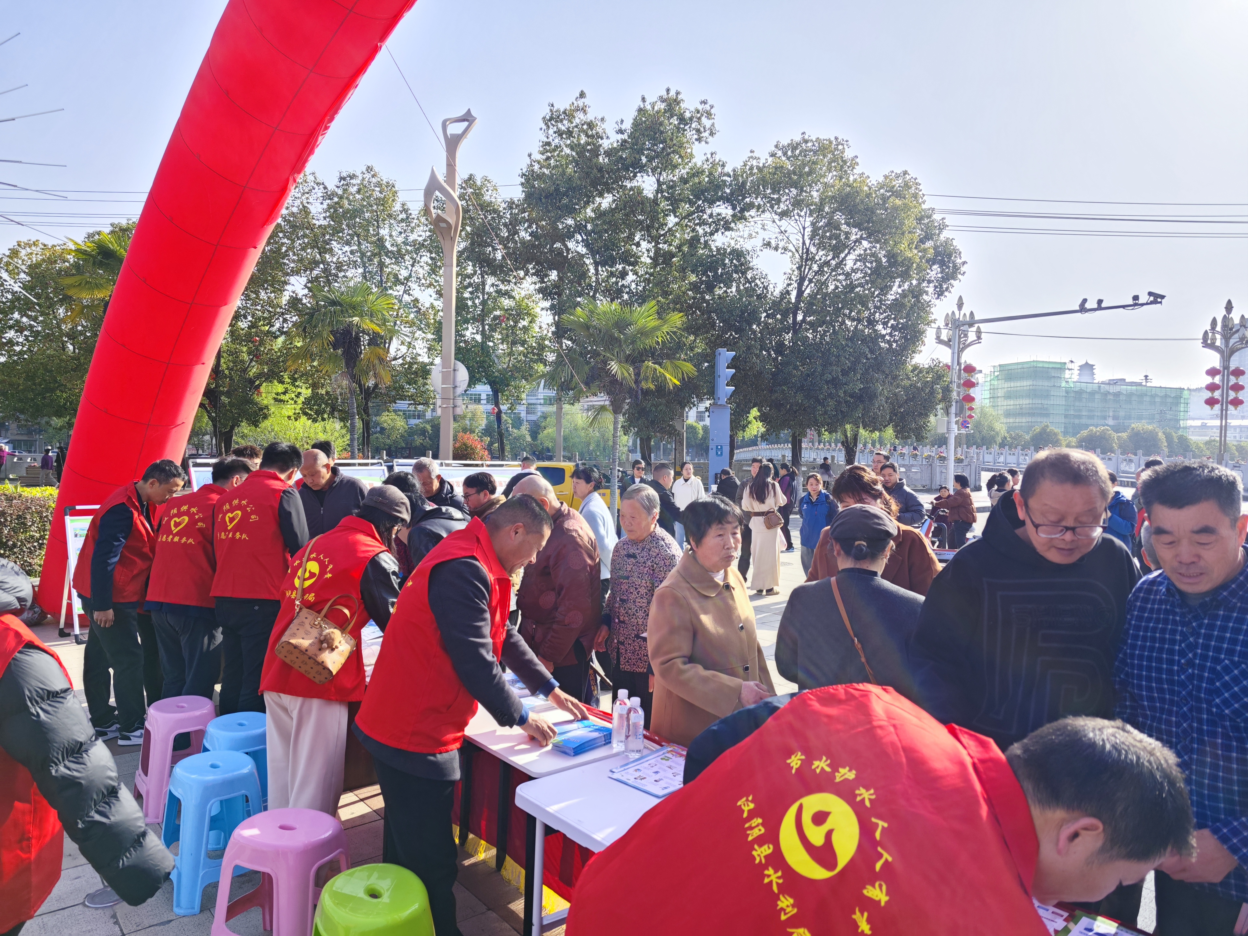 汉阴县水利局开展“世界水日”“中国水周”主题宣传