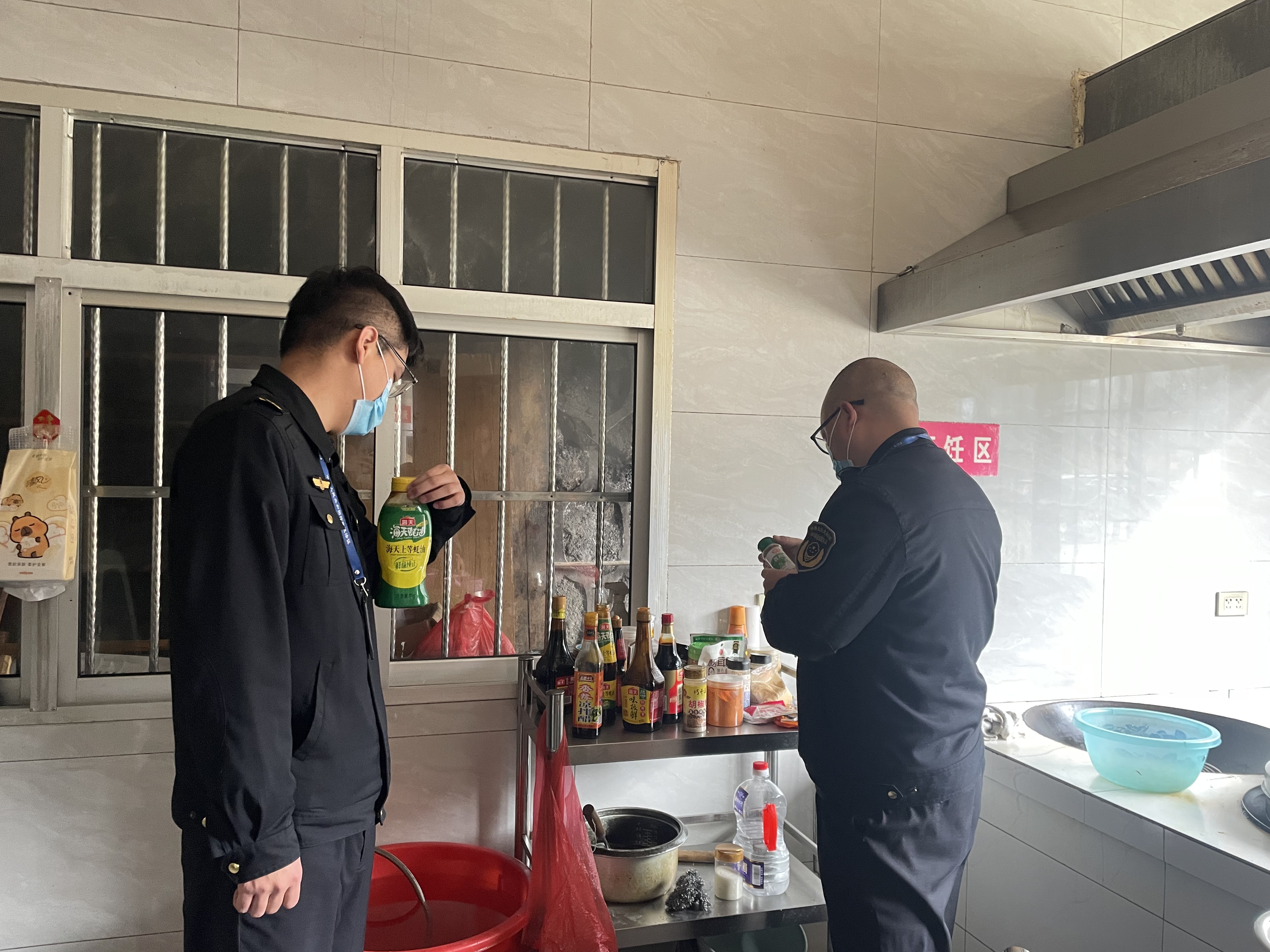 漩涡镇：护航花海旅游季 严把餐饮安全关