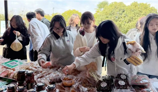 组团进校园 汉阴来圈粉