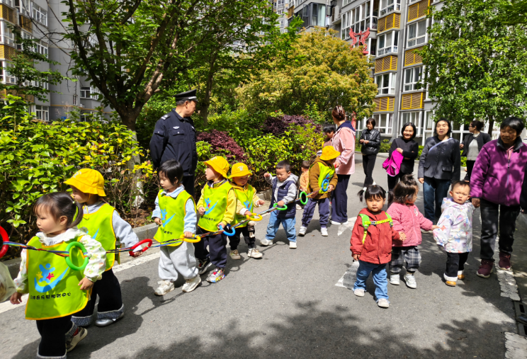 汉阴县乐贝托育服务中心：萌娃进社区 实践伴成长