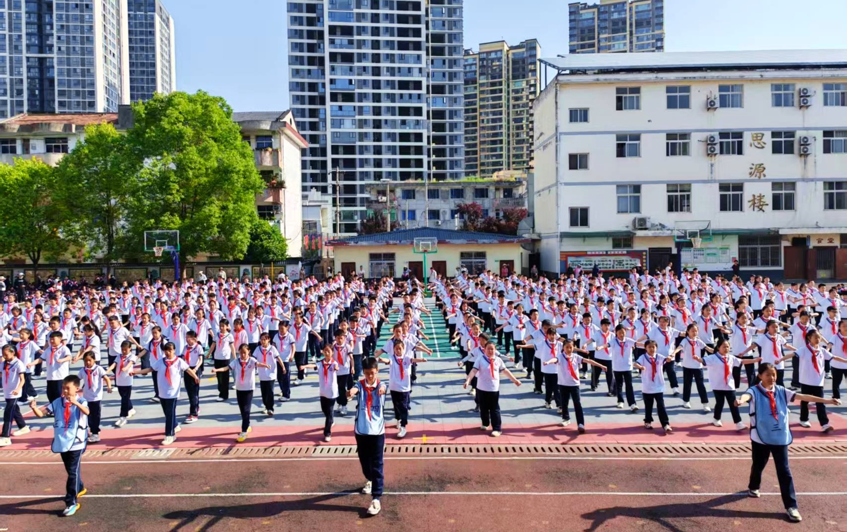 汉阴县第二小学两操比赛：践行健康第一理念 聚力全员跳跃成长