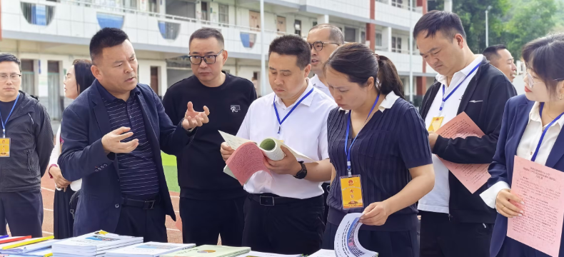 汉阴县涧池镇中心小学：人大代表入校调研护航未成年人健康成长