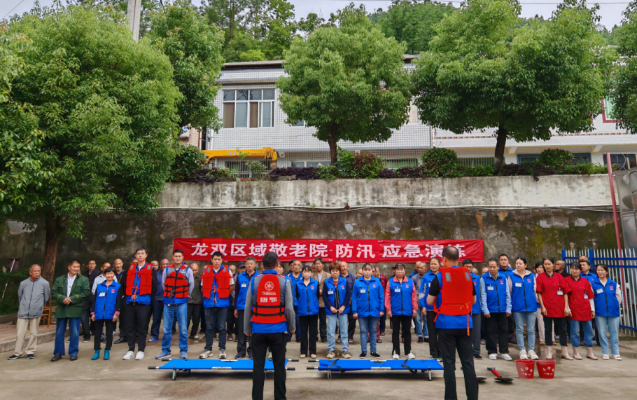 筑牢防汛安全堤 守护老人平安居