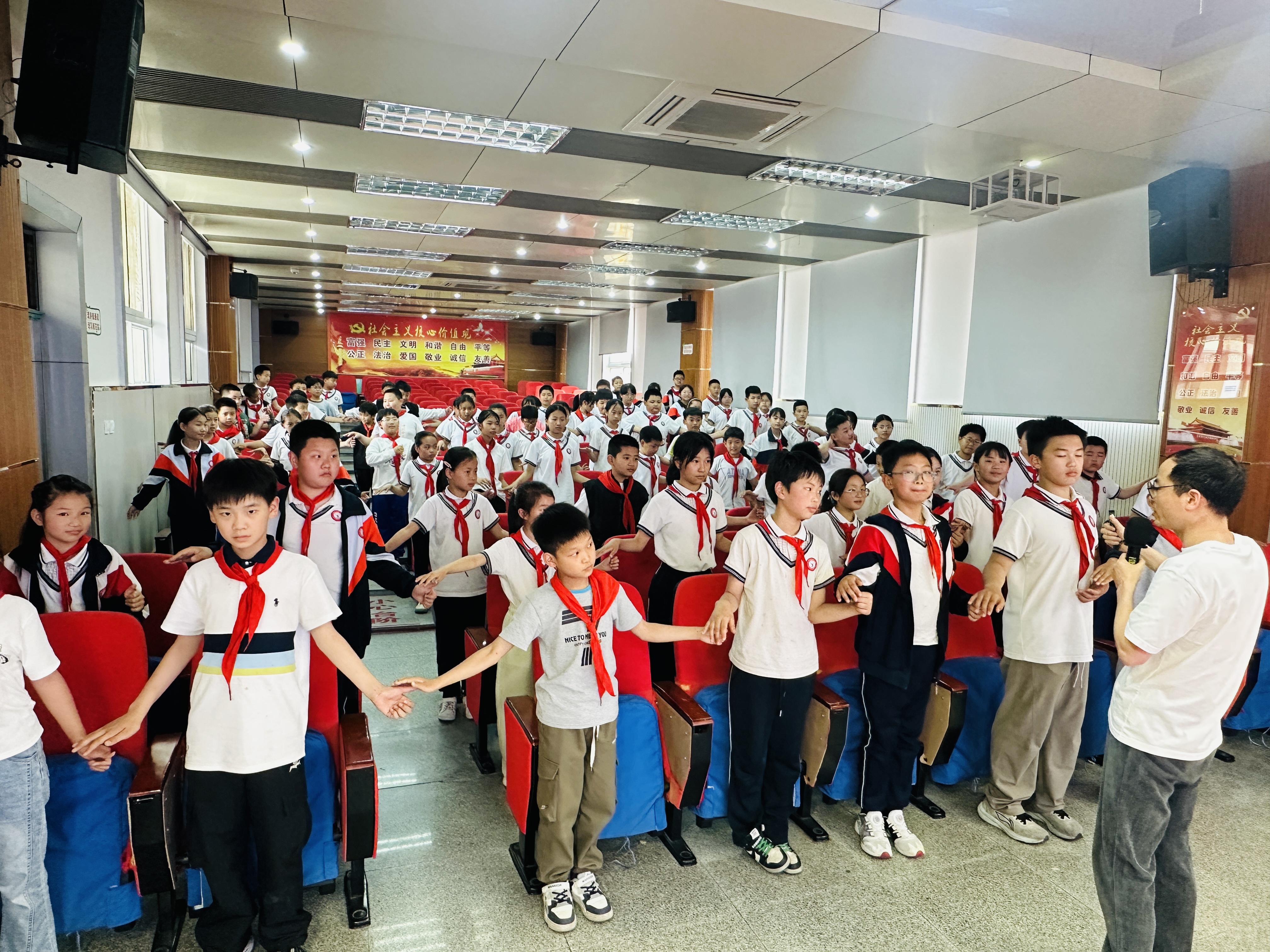 汉阴县第二小学分校开展分层心理健康团体辅导活动