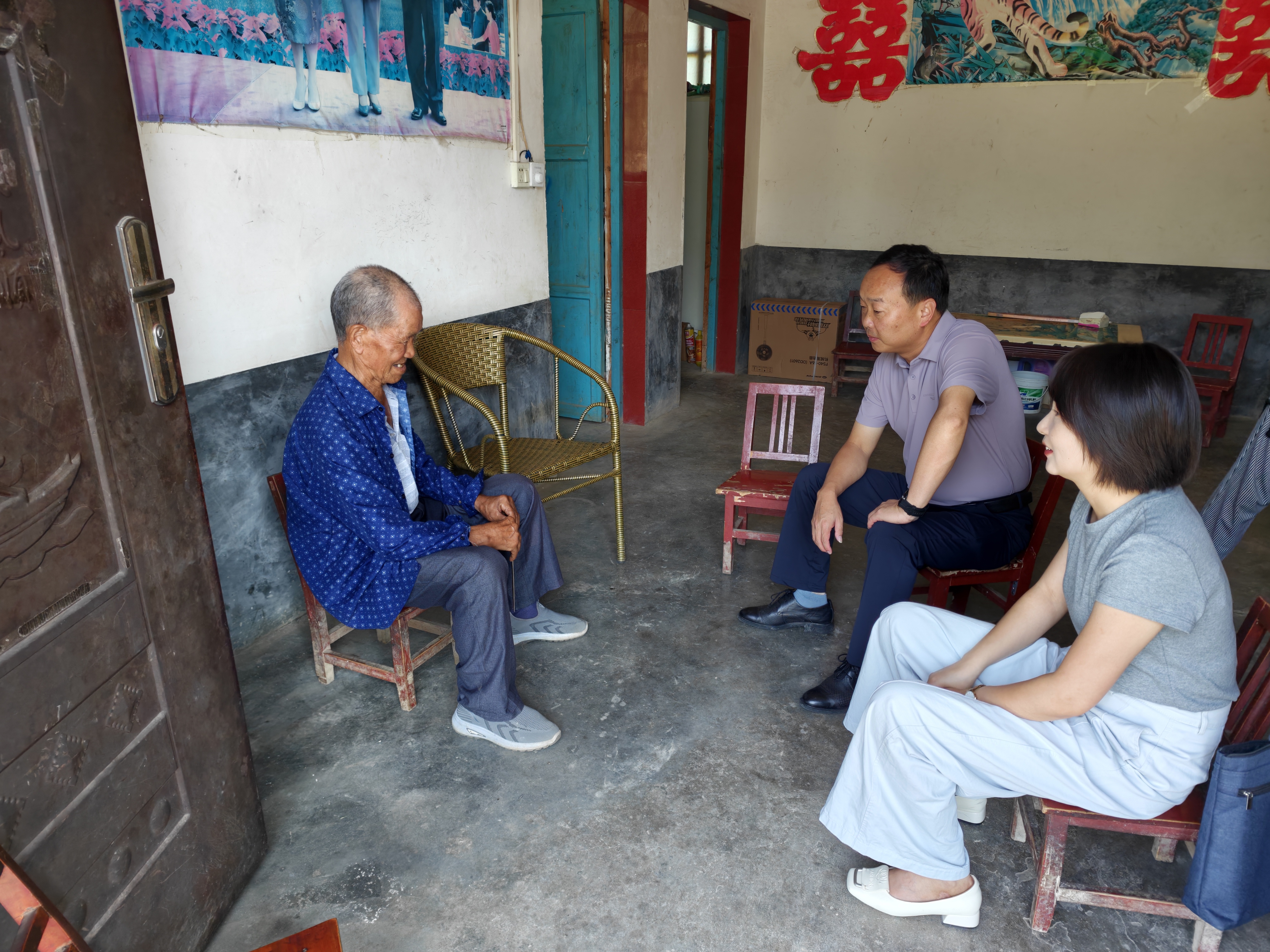 汉阳镇走访慰问白庙村百岁老人