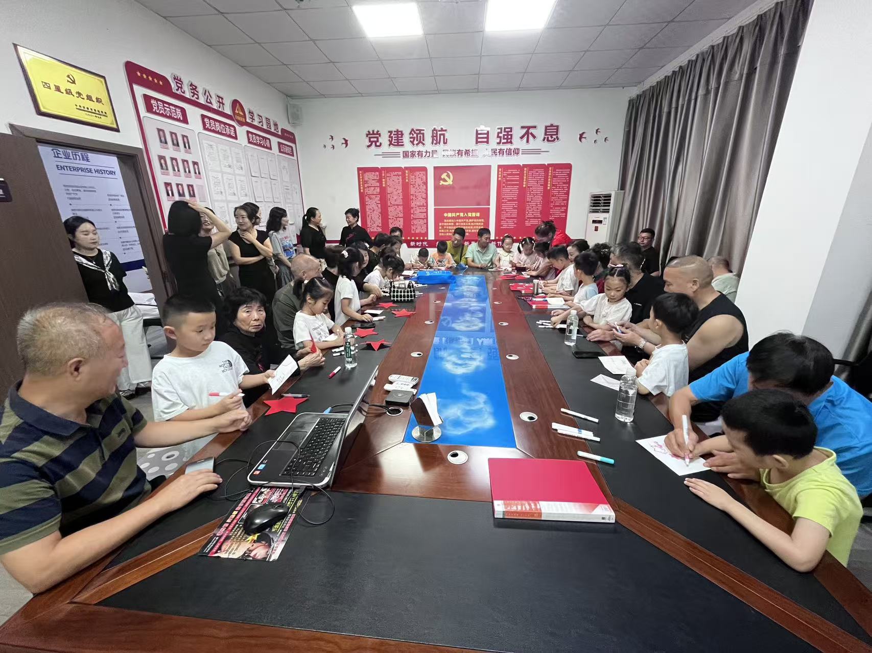 城关镇新城社区军歌嘹亮颂八一 