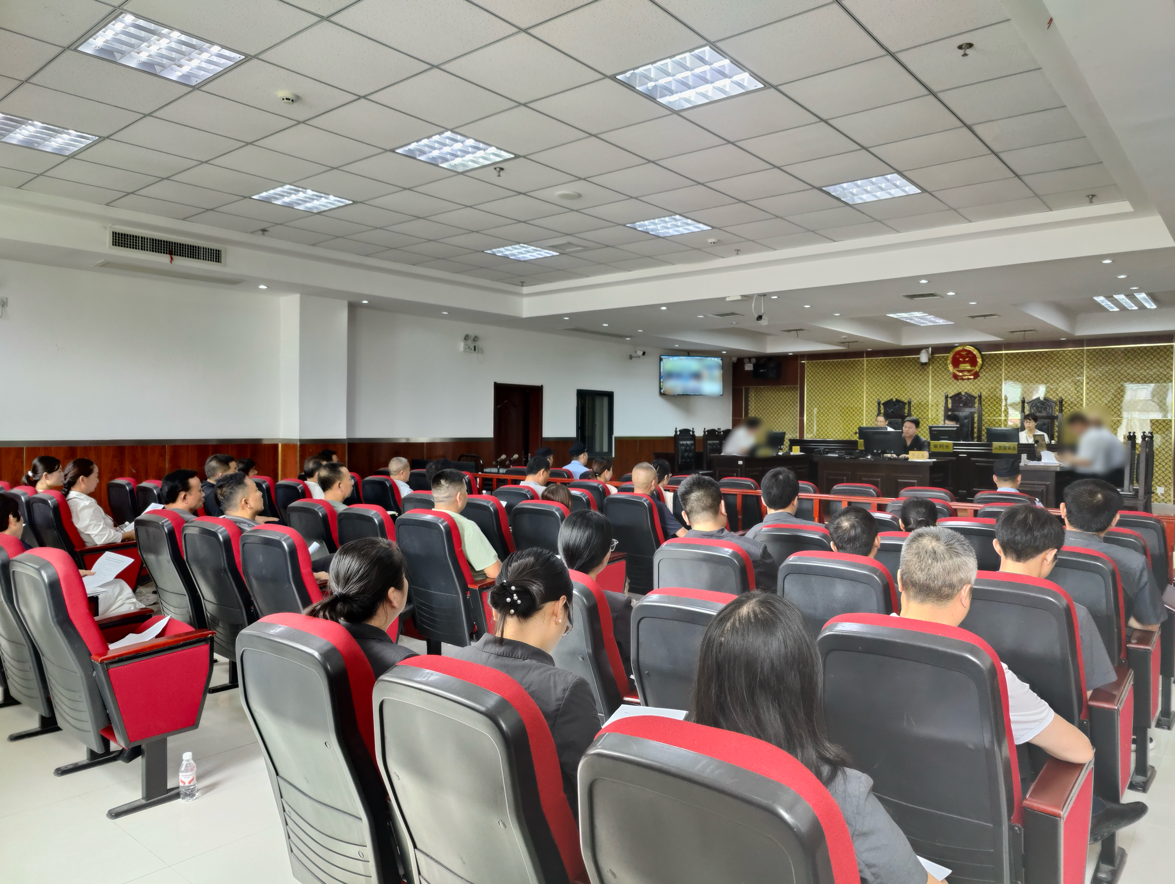 汉阴法院联合工商联开展涉企纠纷旁听普法活动