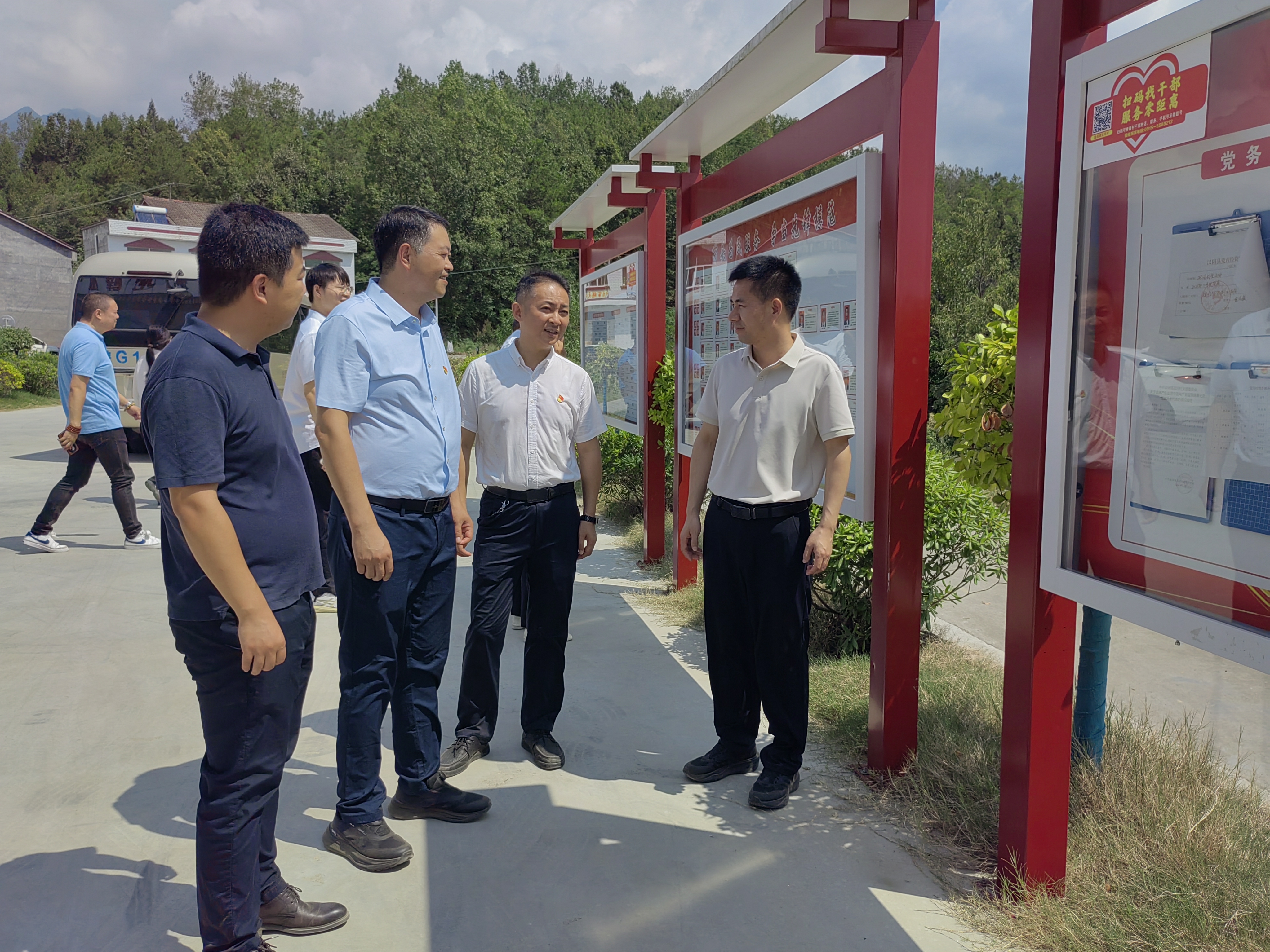 县委组织部与漩涡镇联合开展主题党日活动