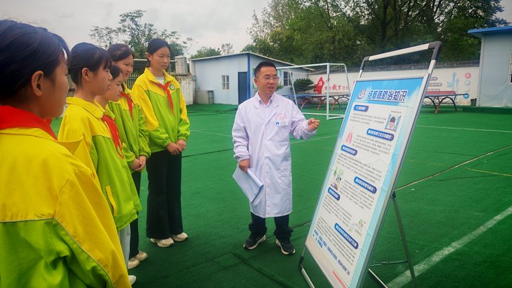 汉阴县第一小学长窖校区开展健康知识讲座