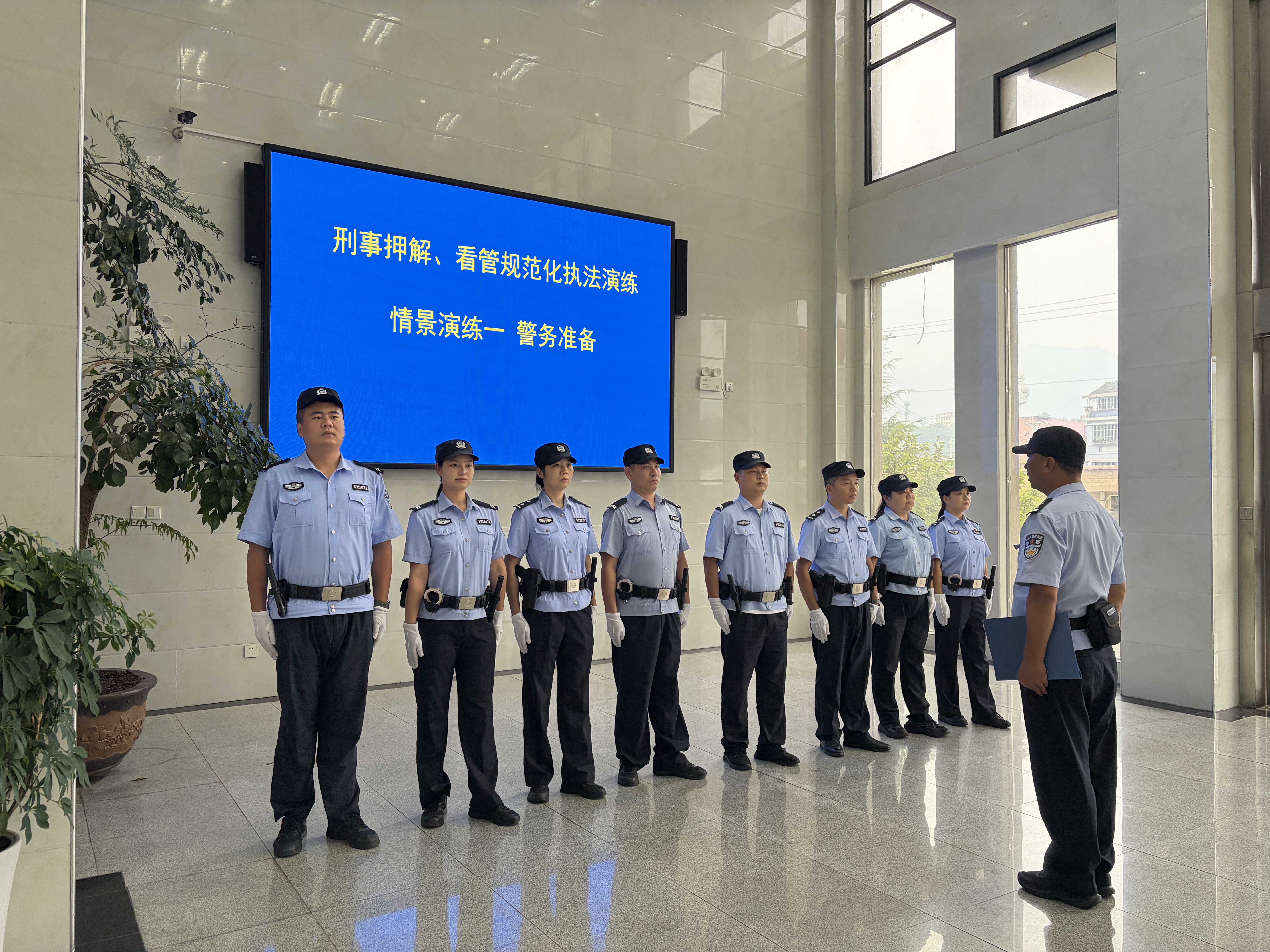 汉阴法院司法警察大队开展规范化执法模拟演练
