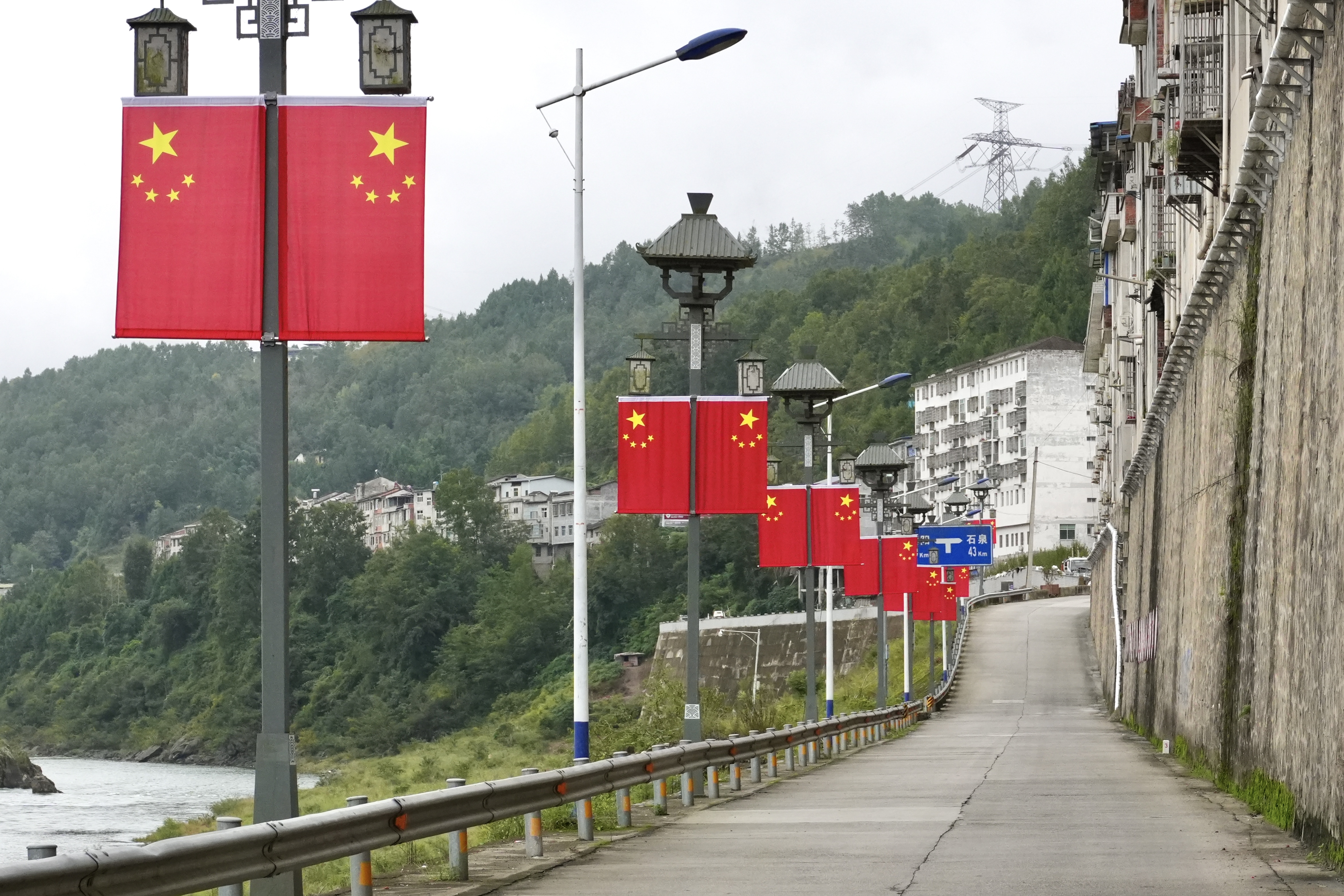 汉阳镇红妆扮靓迎国庆 喜庆氛围满乡间